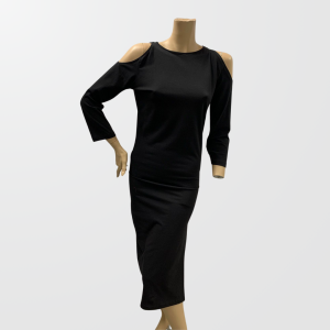 Vestido negro largo con hombros descubiertos